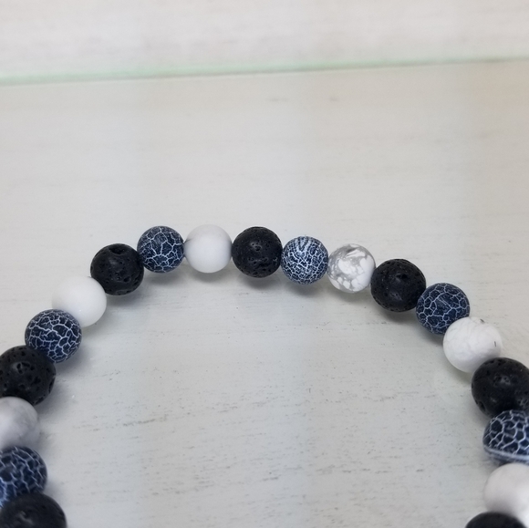 Efloresce Agate, Lava & Hematite Stretch Bracelet - Picture 5 of 9